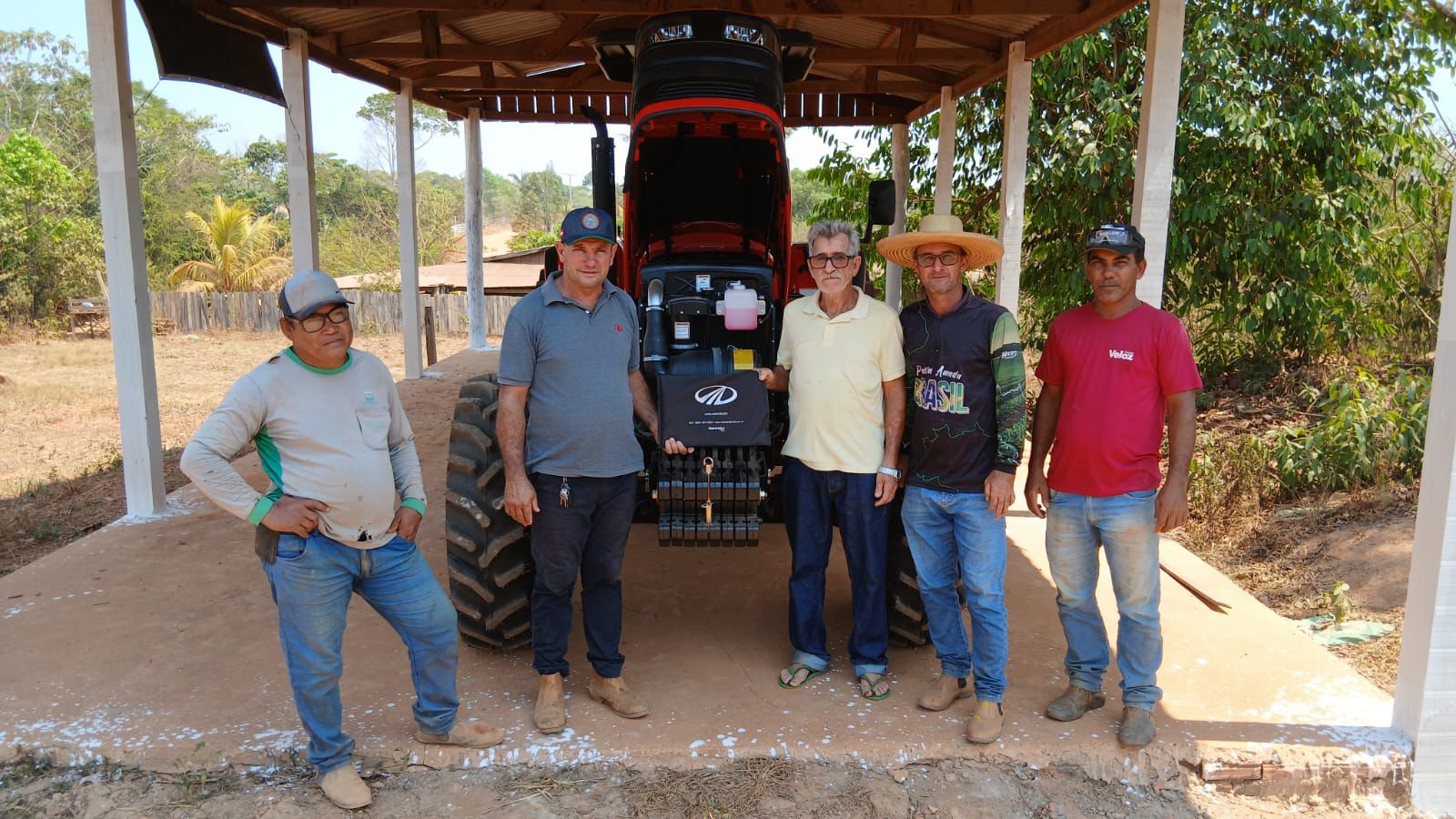 JAIME BAGATTOLI: Senador destina trator agrícola para apoiar pequenos produtores