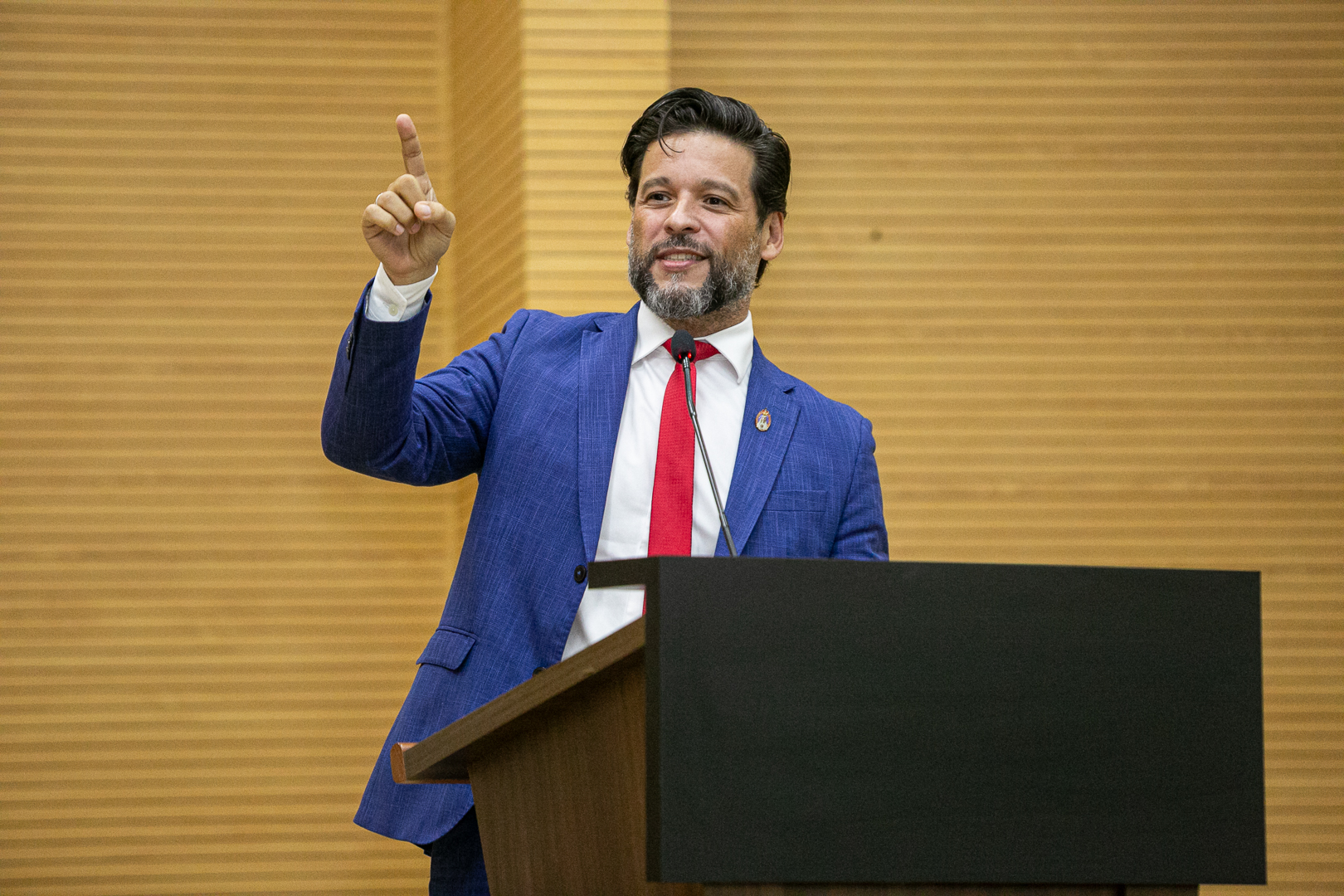 DELEGADO CAMARGO: Lei garante acesso de cães de terapia em locais públicos e privados em RO