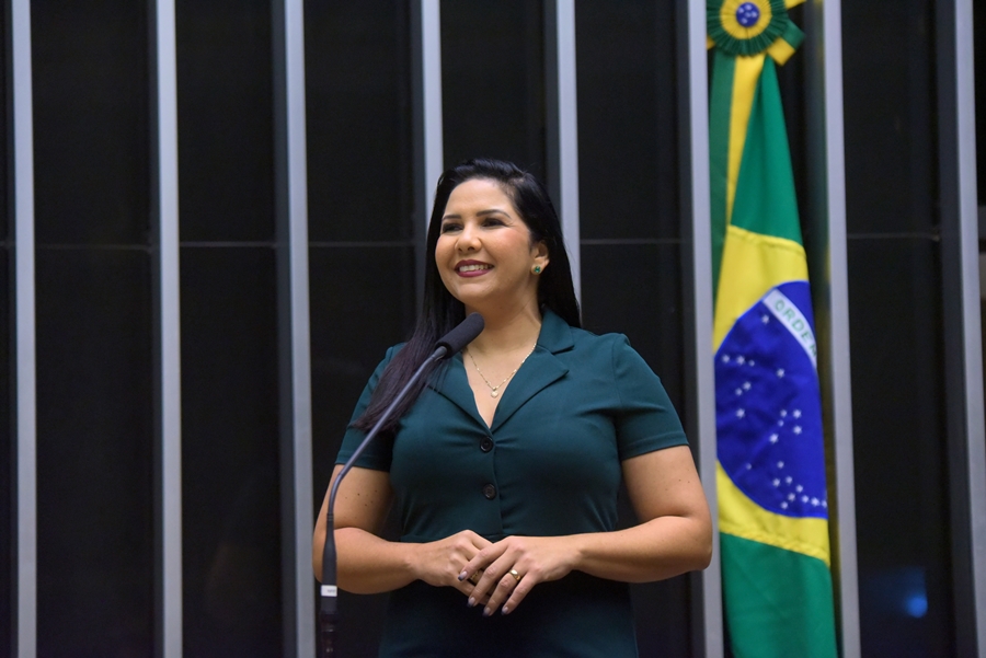 CRISTIANE LOPES: Deputada celebra transposição de servidores de Rondônia para quadro federal