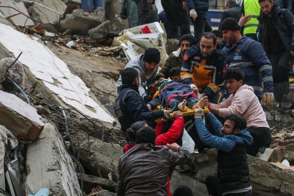 TRAGÉDIA: Número de mortos em terremoto na Turquia e Síria passa de 11 mil