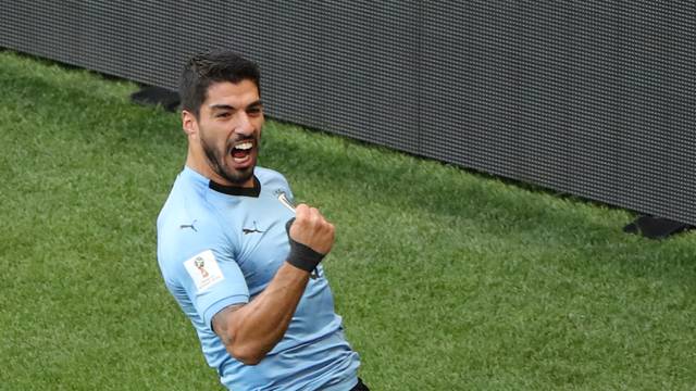 CELESTE URUGUAIA: Suárez marca no 100º jogo e garante Uruguai nas oitavas da Copa do Mundo