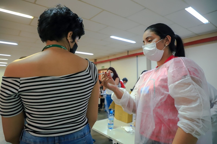 PORTO VELHO: Vacinação segue para o público acima de 35 anos nesta terça (13)