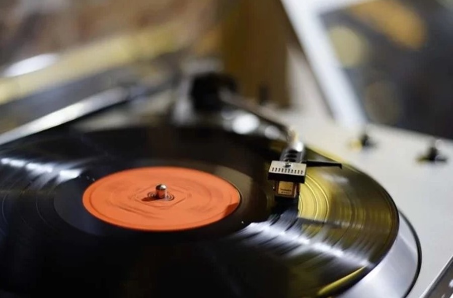 NOSTALGIA: Vendas de vinil superam CDs pela primeira vez em 36 anos