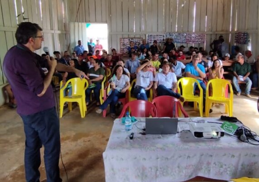 EDUCAÇÃO SANITÁRIA: Idaron promove palestras com produtores rurais e estudantes no interior