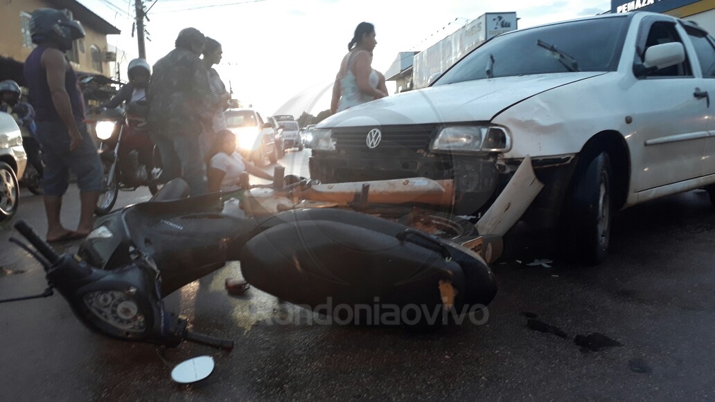 DESACORDADO: Veículo atinge casal e deixa homem em estado grave