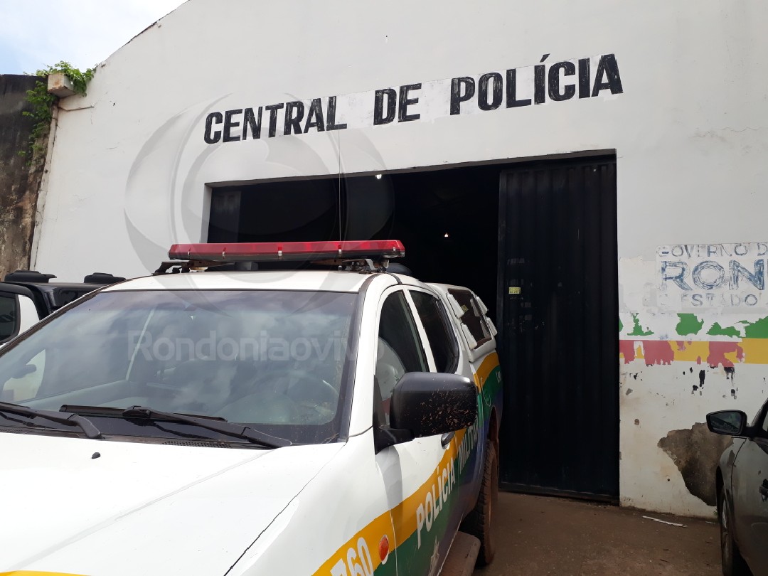 TARADO: Passageiro é preso se masturbando dentro de ônibus na frente de jovens