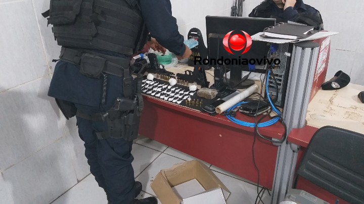 FLAGRANTE: Quadrilha é presa em lava jato com duas pistolas .40, droga e rádio HT da PM