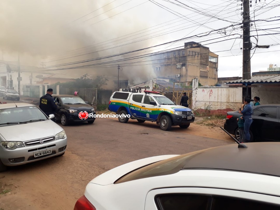 INCÊNDIO: Residência no Centro pega fogo e deixa moradores apavorados