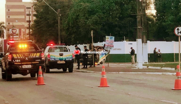 GRAVE: Viatura da Polícia Militar capota após forte colisão em Porto Velho