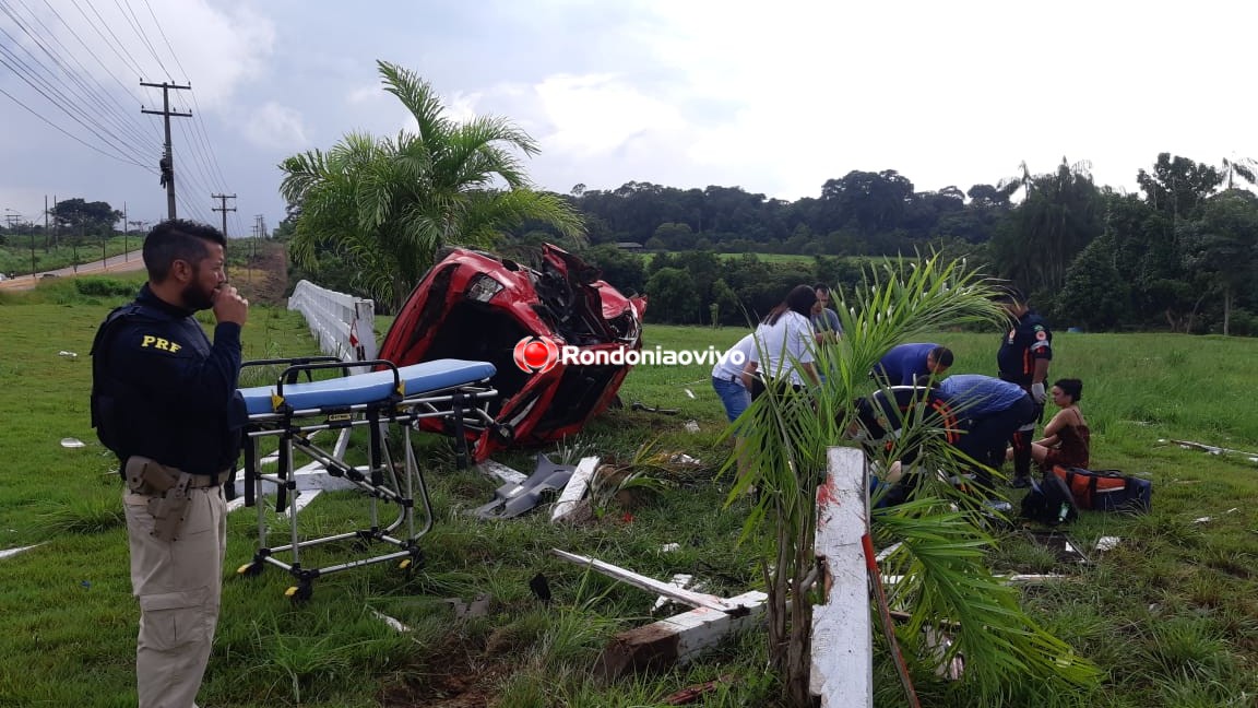 CAPOTAMENTO: Casal fica ferido após grave acidente na BR-364 - VÍDEO