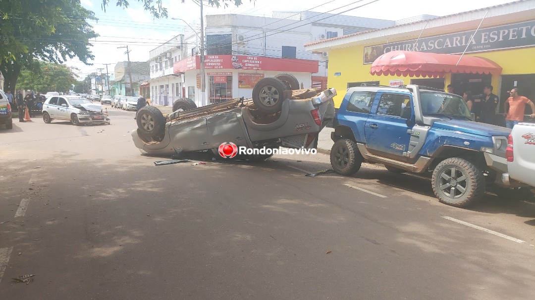 VÍDEO: Hilux capota em colisão envolvendo três veículos na capital