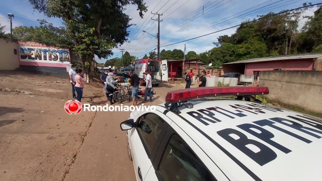 VÍDEOS: Motociclista sofre fratura na perna após colisão com Hilux