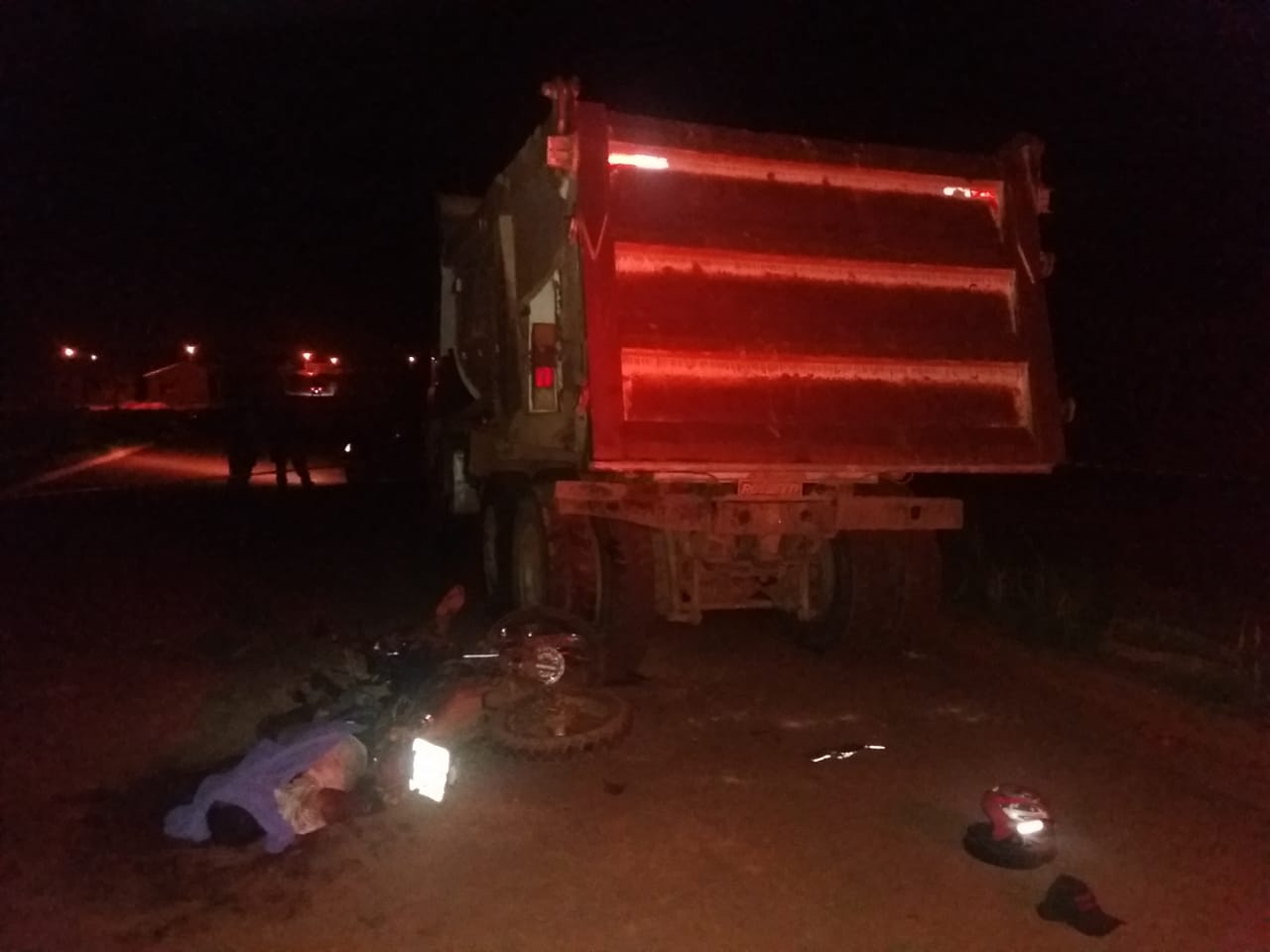 ACIDENTE: Motociclista morre ao bater em caminhão abandonado por ladrões