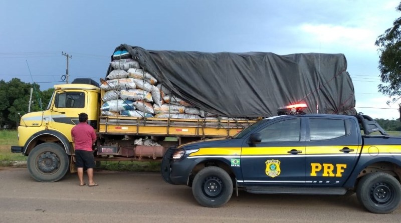 CRIME: PRF apreende quase 400 sacas de carvão sem licença válida