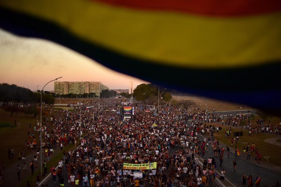 POR UNANIMIDADE: “Entidade familiar” deve prever união homoafetiva, decide STF