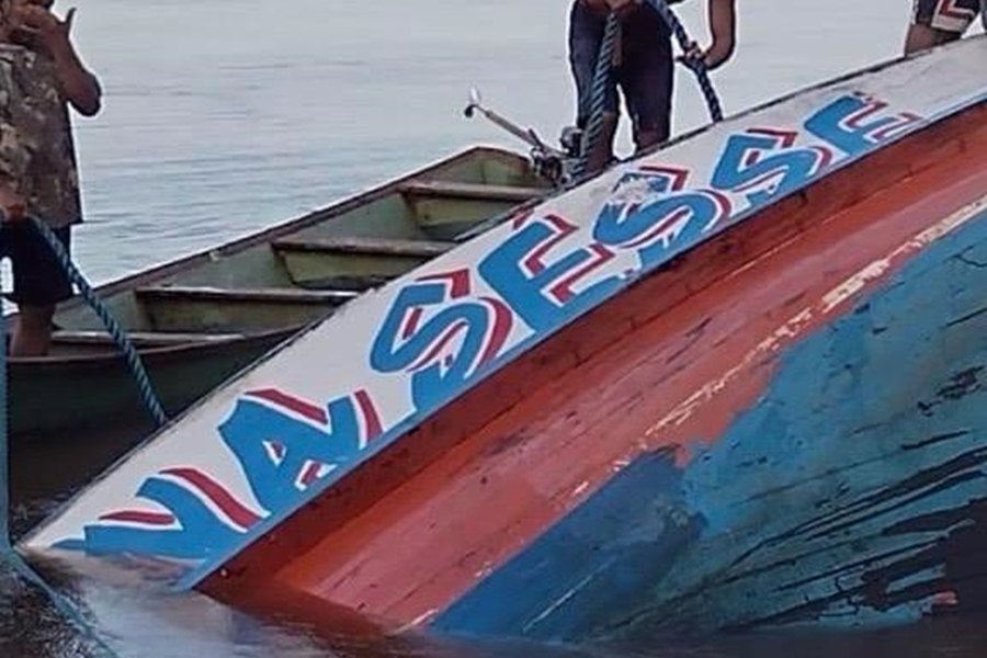 SUSTO: Barco com passageiros naufraga no Amazonas após falha mecânica