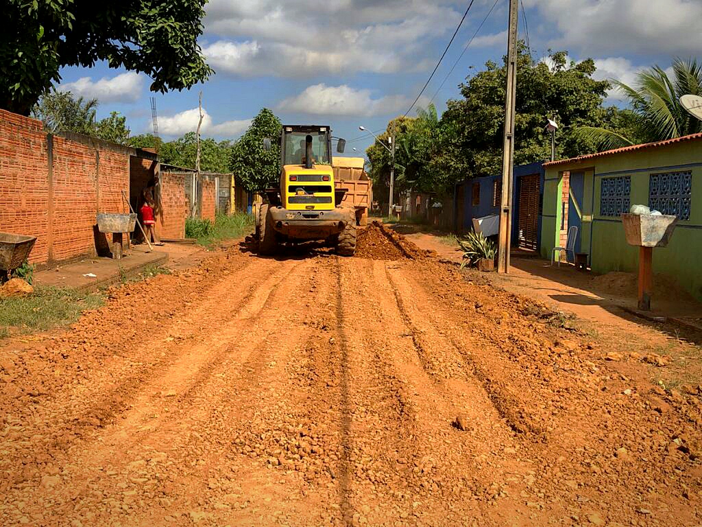 SETOR CHACAREIRO: Rua Airton Dias é pavimentada após pedido do vereador Márcio Miranda