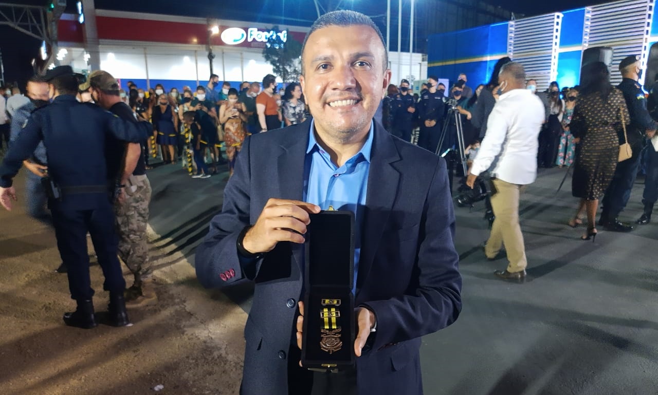 Deputado Alex Silva recebe homenagem do Batalhão Belmont