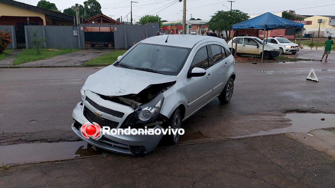 GRAVE: Motorista fica preso nas ferragens após forte colisão entre automóveis