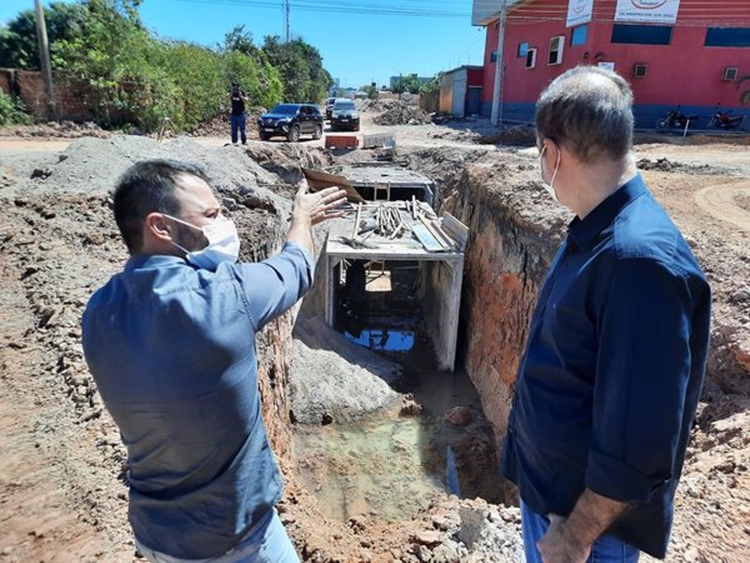 QUALIDADE: Alan Queiroz acompanha vistoria das obras do bairro Lagoa em Porto Velho