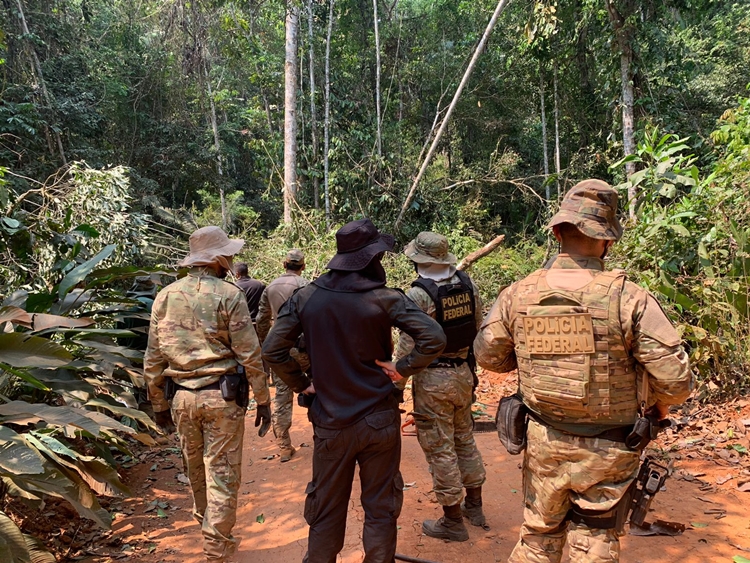 PERTINÁCIA: Operação da PF e Ibama destrói maquinários de invasores em Terra Indígena