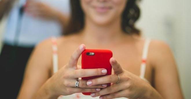 'MINHA PRIVACIDADE': Esposa leva surra ao pedir celular do marido emprestado