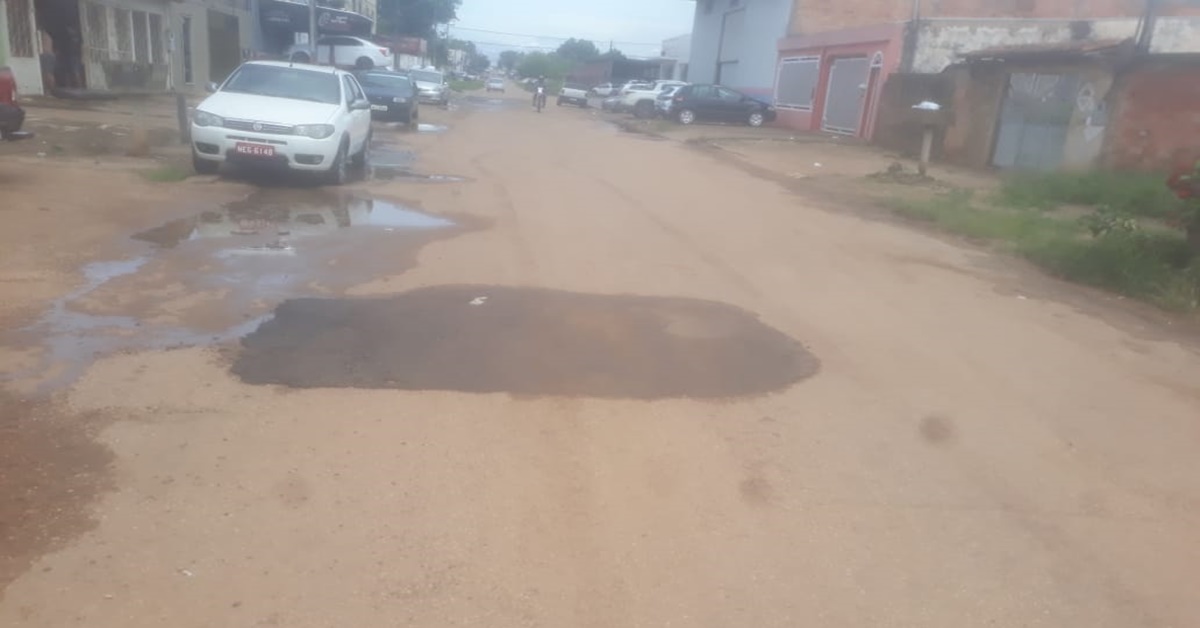 EDWILSON NEGREIROS: Prefeitura recupera rua no Agenor de Carvalho após pedidos de vereador