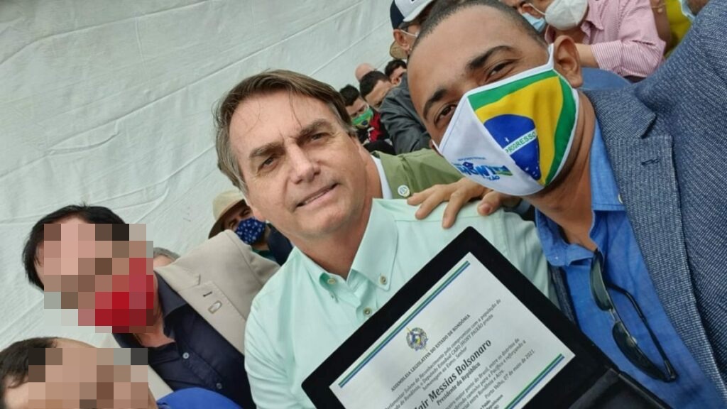 CONDECORAÇÃO: Johnny Paixão homenageou Bolsonaro com medalha do Mérito Legislativo
