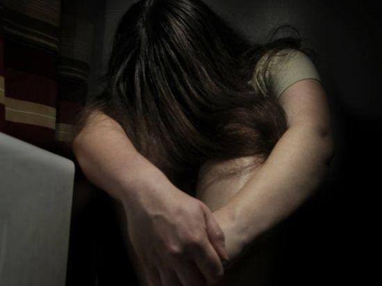 DENTRO DE CASA: Menina de 13 anos é estuprada por 'namorado' de 38 