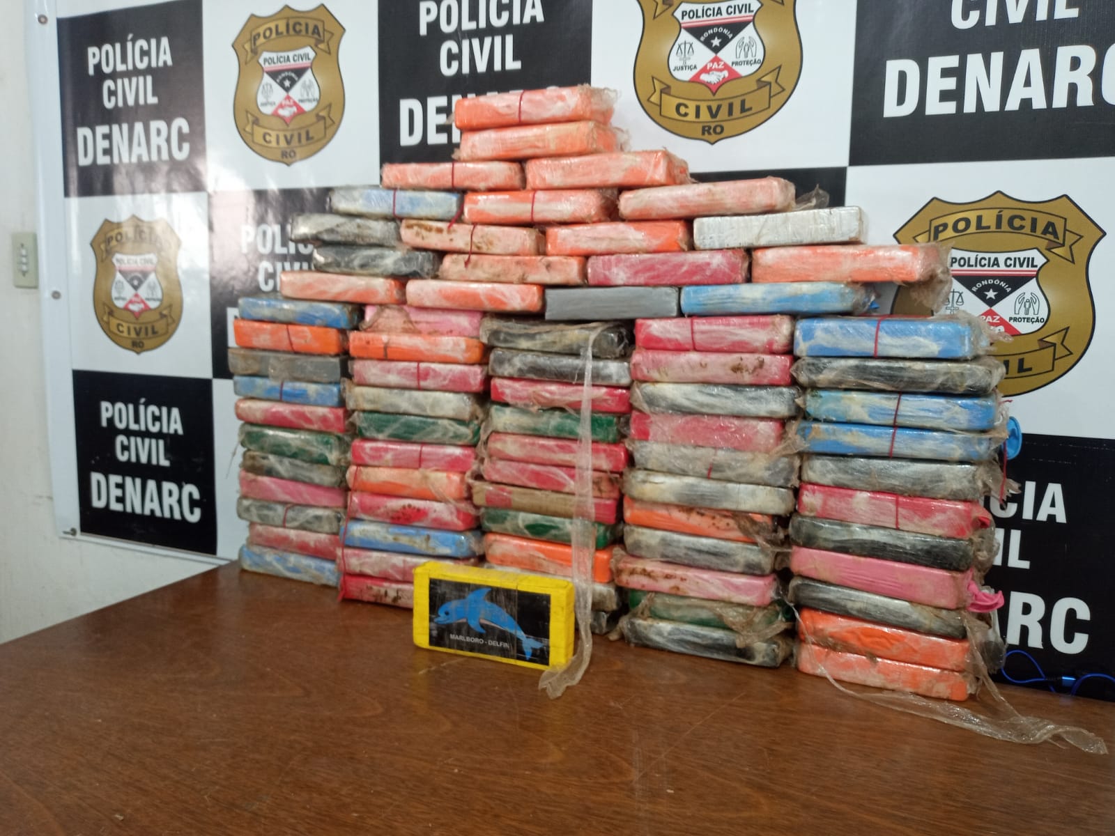 81 QUILOS: Denarc encontra Hilux 'recheada' de cocaína em posto de combustíveis