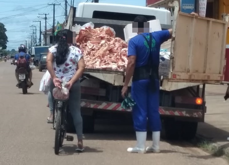 CENAS DA CIDADE: Pessoas recolhendo ossos mostra o desespero de alguns moradores da capital