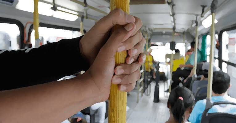 NA JATUARANA: Idoso é preso por importunação a jovens dentro de ônibus