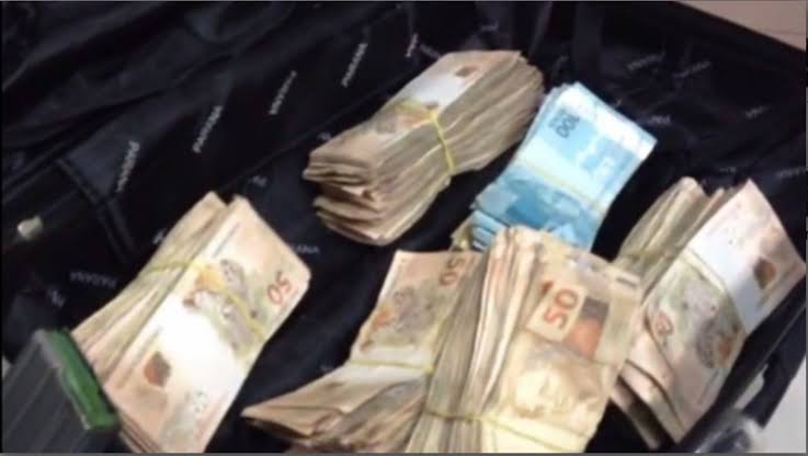 MALOTE: Funcionário de posto de combustíveis tem R$11 mil roubado por dupla armada