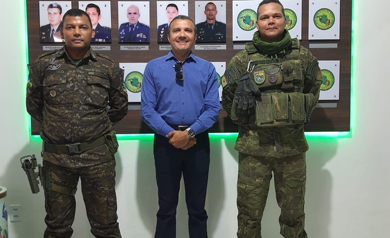 DEPUTADO: Alex Silva visita batalhão da Polícia Ambiental