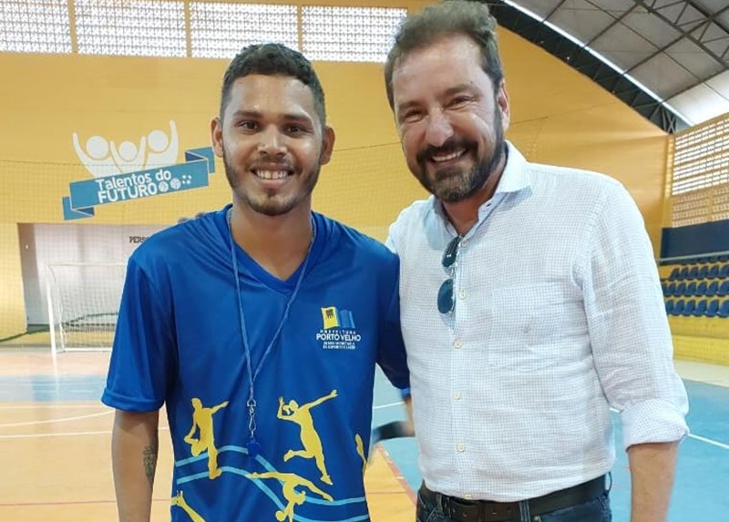 TALENTOS: Hildon Chaves prestigia atletas de futebol de salão no Ginásio do Dudu