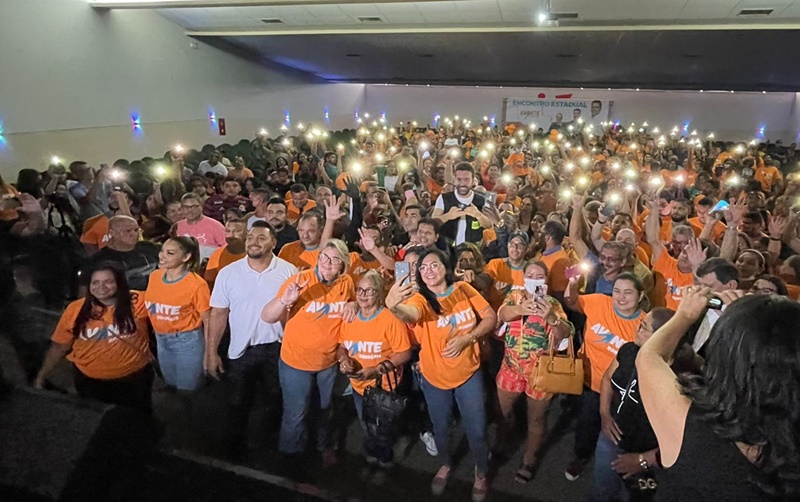 ACLAMADOS: Jair Montes e André Janones são recebidos por multidão em encontro do Avante Rondônia