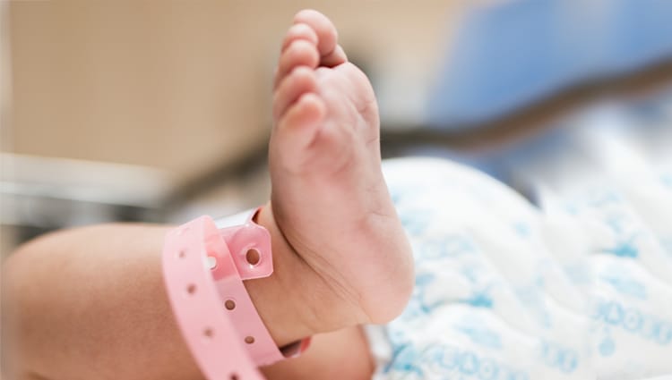 SOCO NA CABEÇA: Bebê é hospitalizada ao ser agredida durante confusão generalizada em família