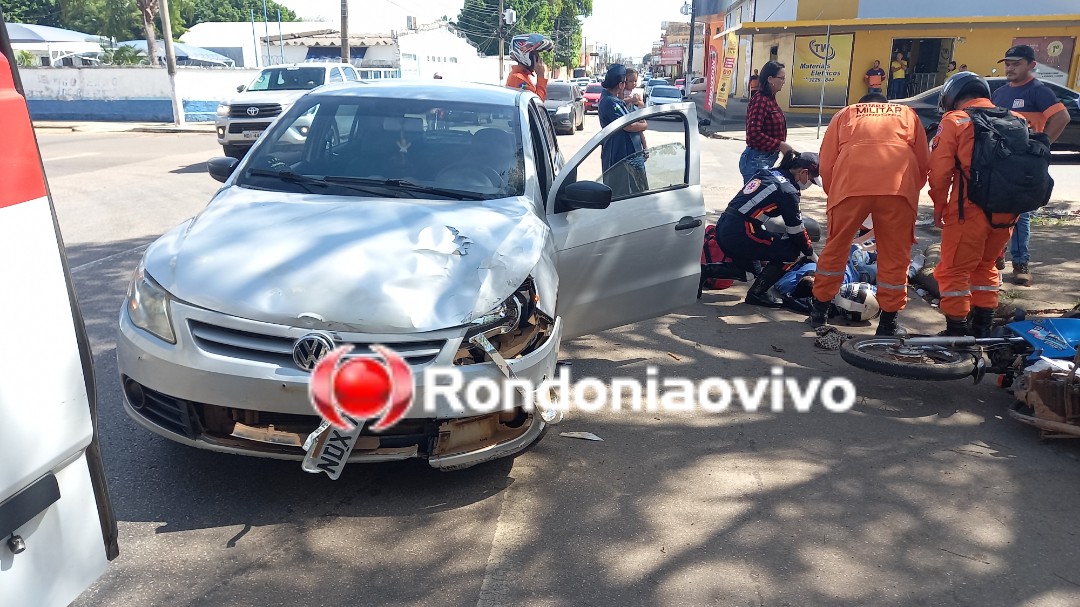 VÍDEO: Motociclista quebra a perna ao ser atropelado por carro na Pinheiro Machado
