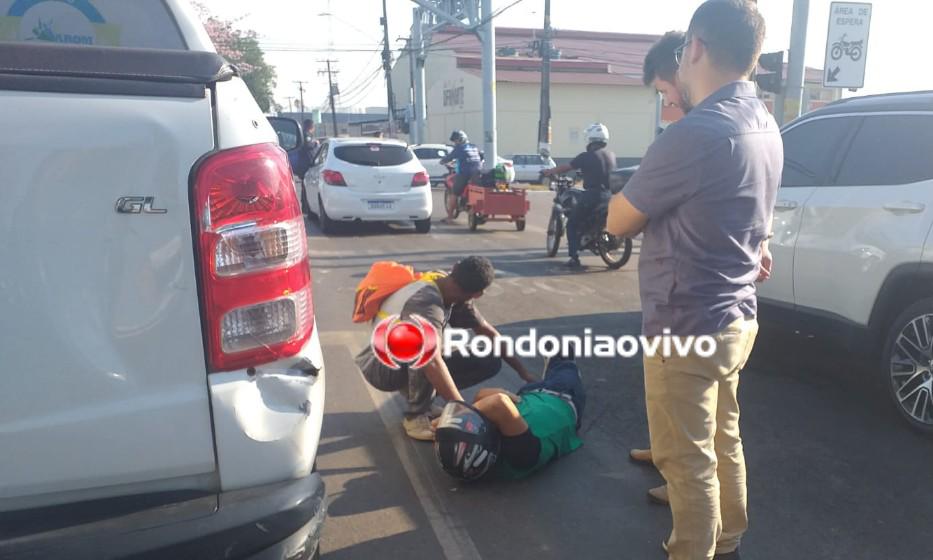 NO SEMÁFORO: Caminhonete da prefeitura se envolve em acidente com motociclista na capital