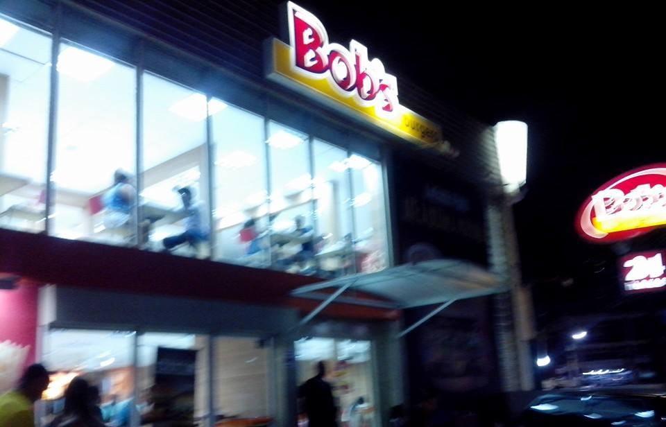 BURACO NA PAREDE: Criminosos são flagrados tentando invadir loja Bob's na região Central