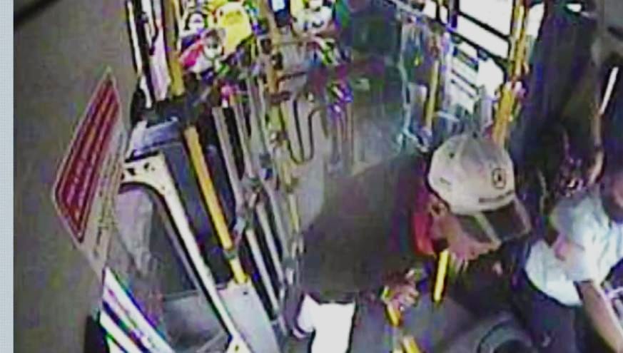 NO PONTO FINAL: Motorista de ônibus é assaltado por dupla após chegar em terminal