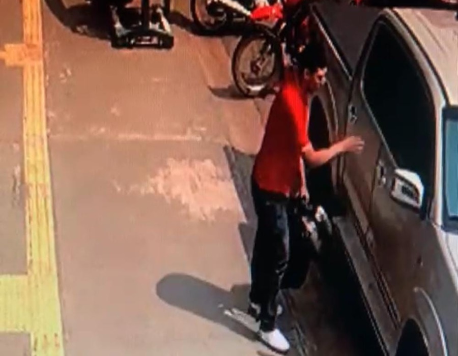 VÍDEO: Criminoso em Gol branco é filmado furtando objetos dentro de caminhonete 