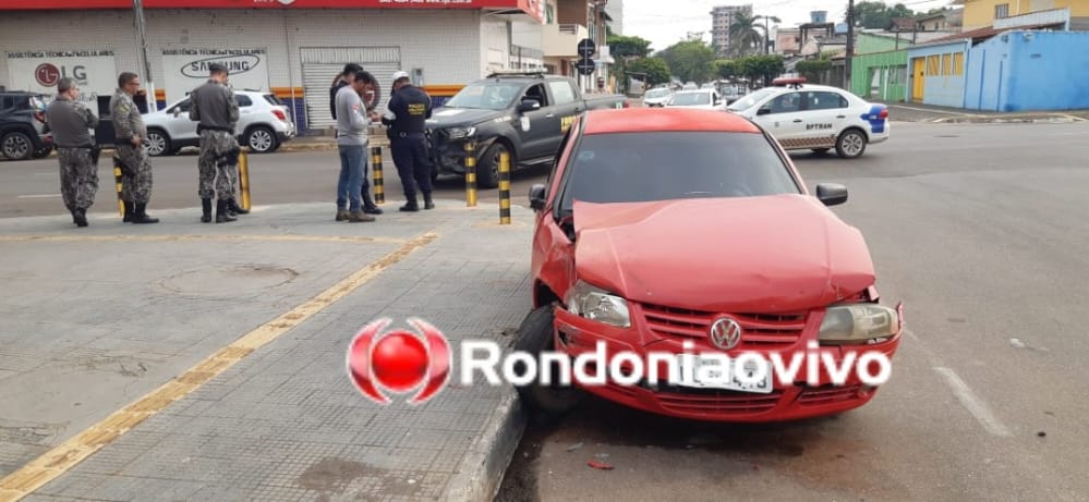MULHER FERIDA: Viatura da Força Nacional avança cruzamento e provoca acidente na Calama