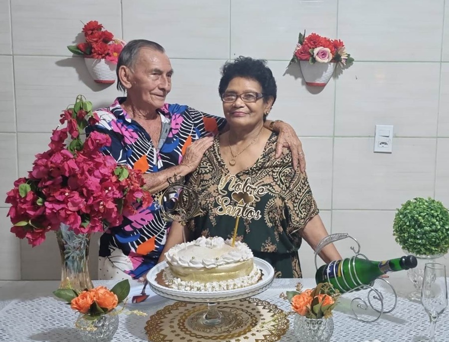 BODAS DE OURO: Família homenageia casal pela passagem dos 50 anos de casamento