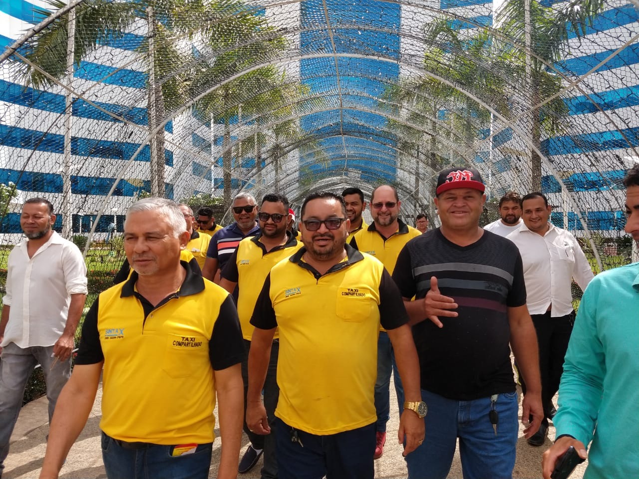 TODOS: Vereador Chiquinho garante auxílio emergencial a taxista da capital