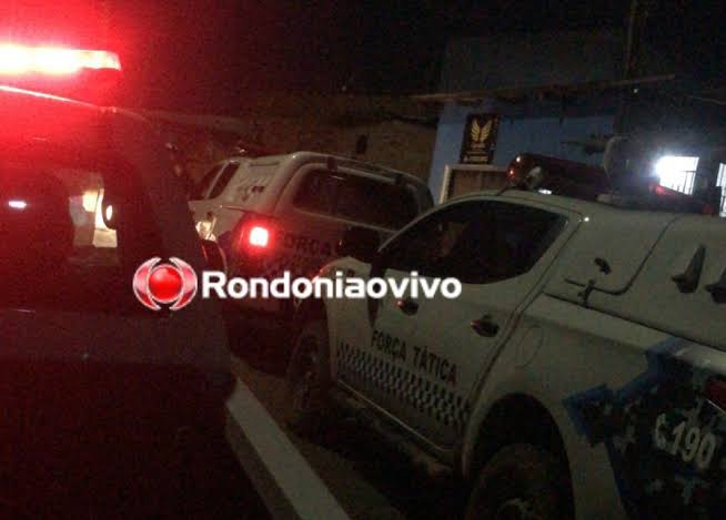 BALEADO NA CABEÇA: Jovem senta na frente de casa e sofre ataque com três tiros 