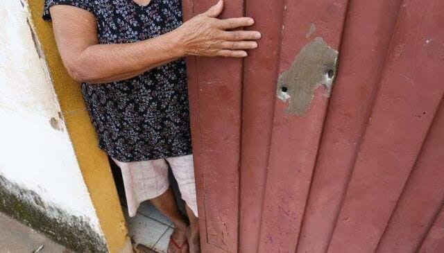 TRAFICANTE ATIROU: Mulher sofre atentado a bala em casa por causa de dívida de drogas 
