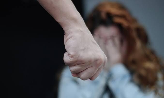 VIOLÊNCIA DOMÉSTICA: 'Se tu me denunciar vou cortar sua cabeça', diz marido agressor