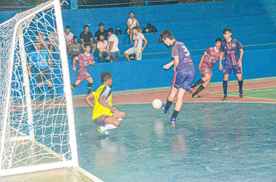 DISPUTA: Semes promove torneio interno de futsal de base em Ji-Paraná