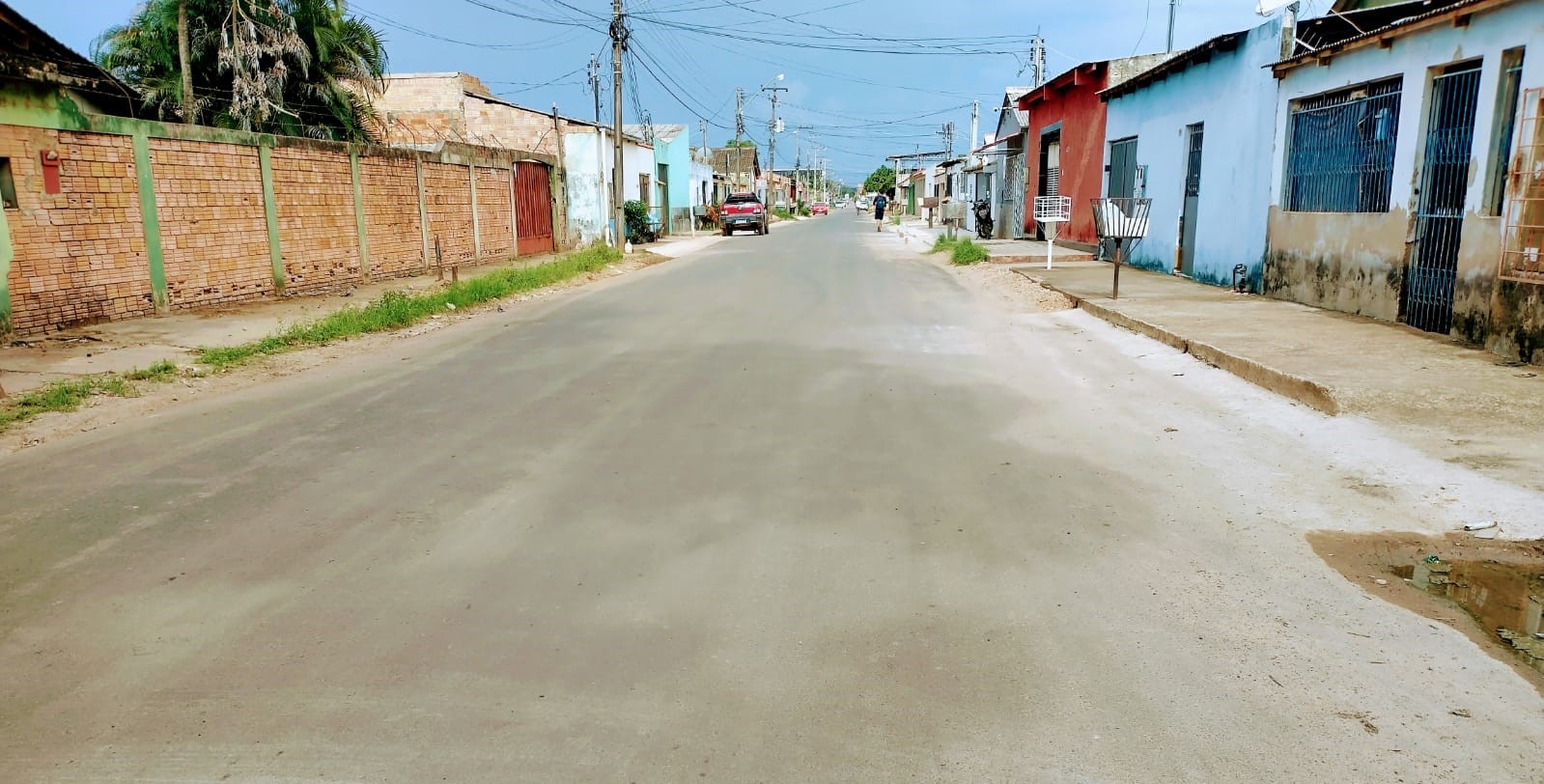 EDWILSON NEGREIROS: Prefeitura recapeia rua no Aponiã após pedido de vereador